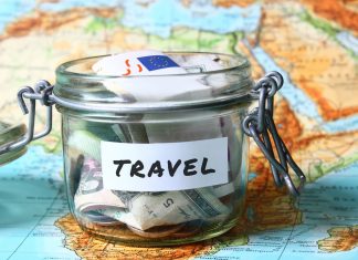 TRAVELLING THIS SUMMER? 5 TIPS TO HELP YOU MANAGE YOUR MONEY EFFECTIVELY