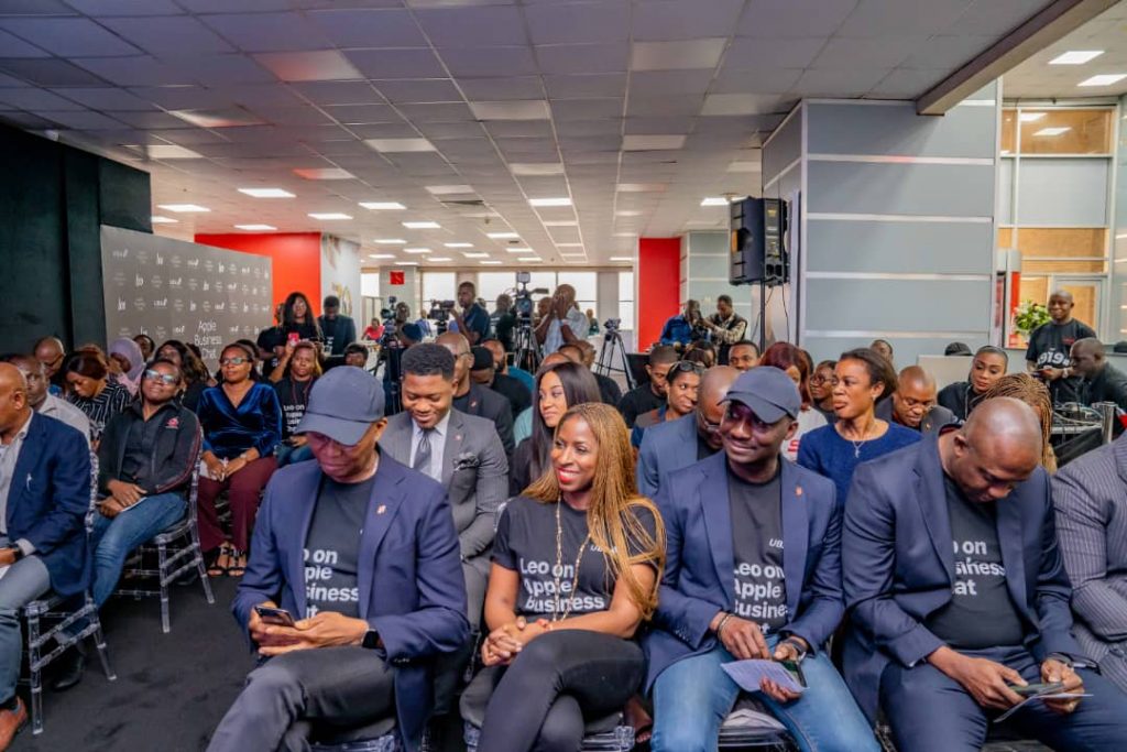 Leo on Apple Business Chat