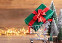 10 TIPS TO SPEND LESS ON CHRISTMAS SHOPPING Christmas Shopping Tips: Guide to Spending Less