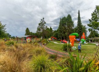 10 PLAYGROUND TOYS THAT BOOST LEARNING