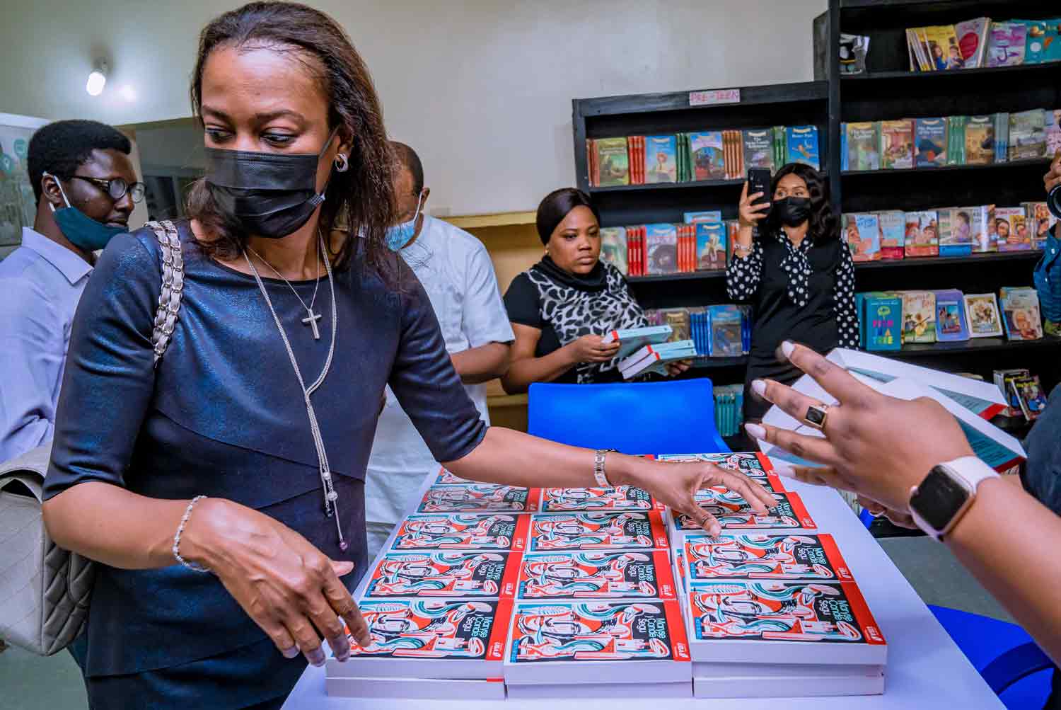 uba-foundation-donates-books.jpg8