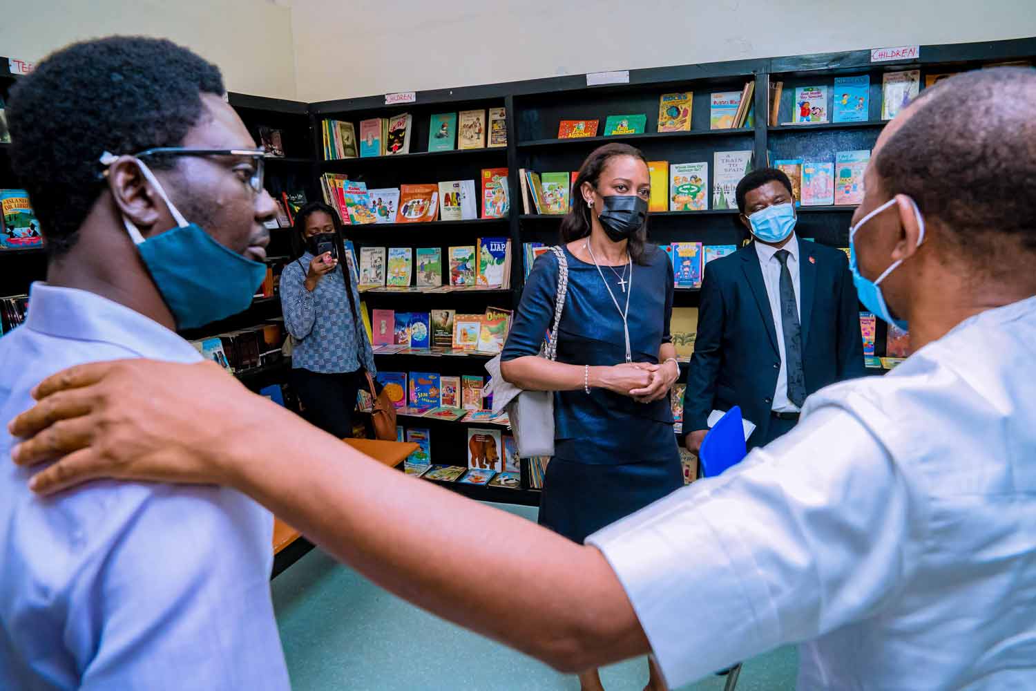 uba-foundation-donates-books.jpg3