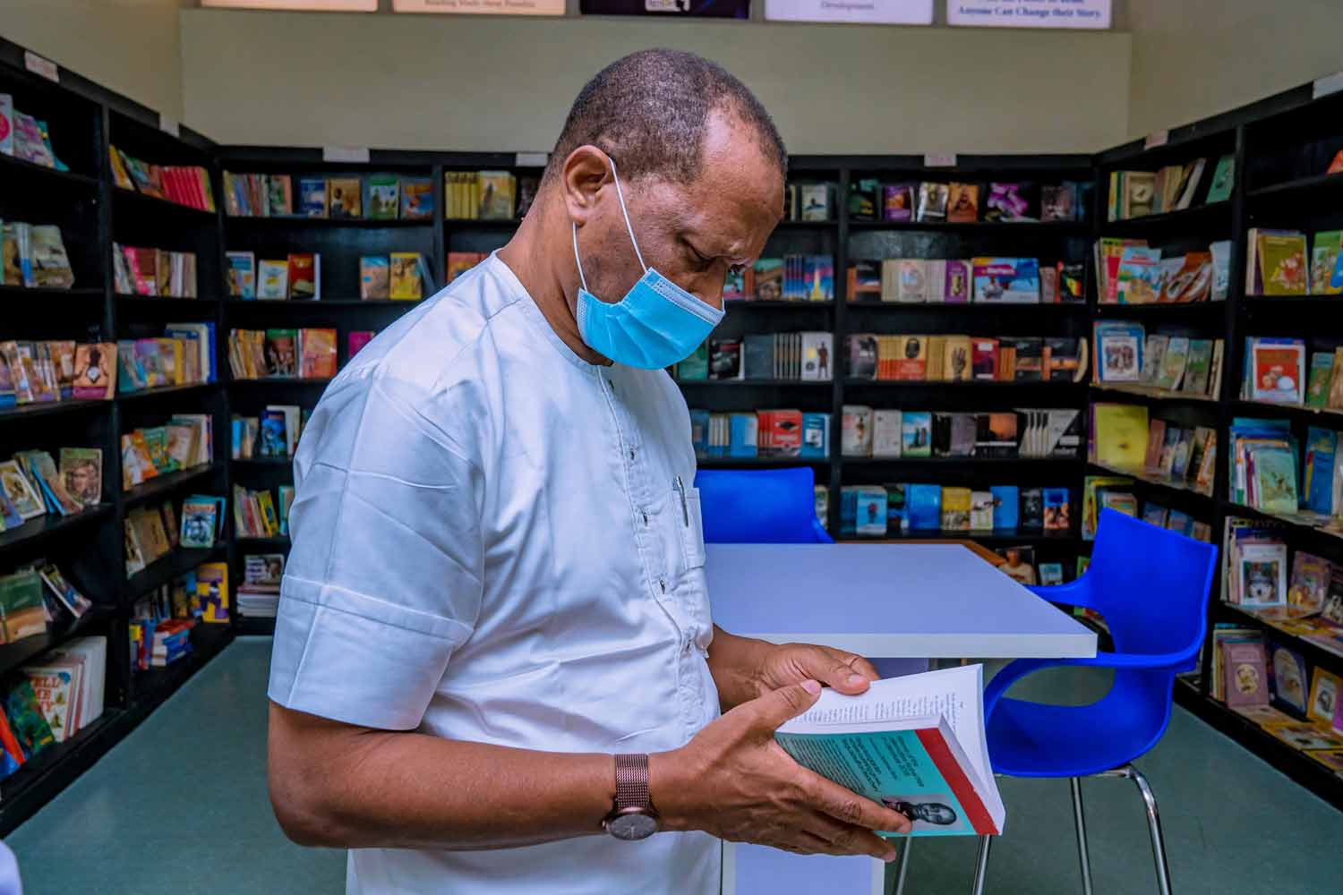 uba-foundation-donates-books.jpg5