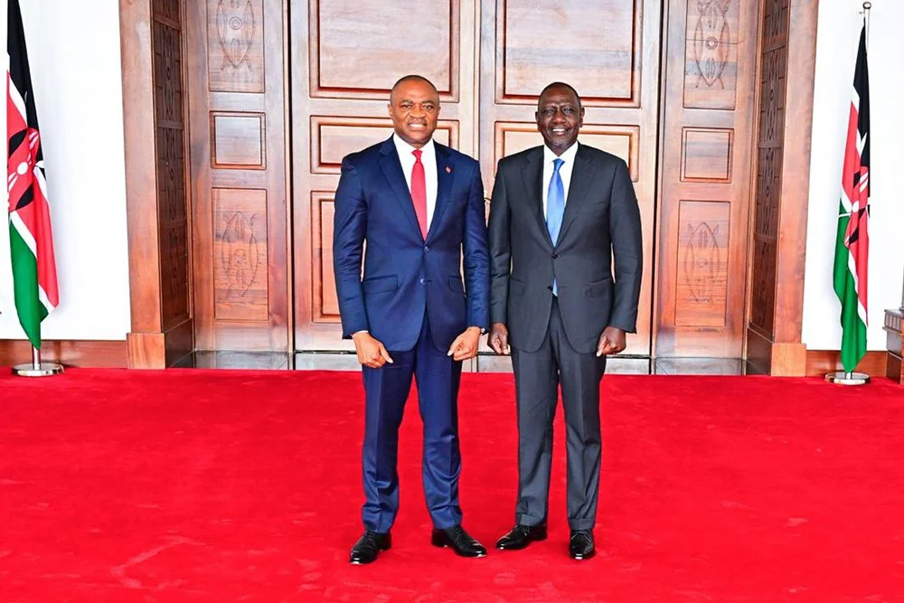 l-r: Group Managing Director/Chief Executive Officer of United Bank for Africa (UBA) Plc, Oliver Alawuba and President of Kenya, H.E. President William Ruto during the visit of Mr Alawuba to the President of Kenya and the announcement of UBA’s landmark pledge of USD 150 million (KES 20.5 billion) to the Government of Kenya’s Roads Levy Securitisation Programme initiative spearheaded by the Kenya Roads Board in Nairobi, Kenya at the weekend.