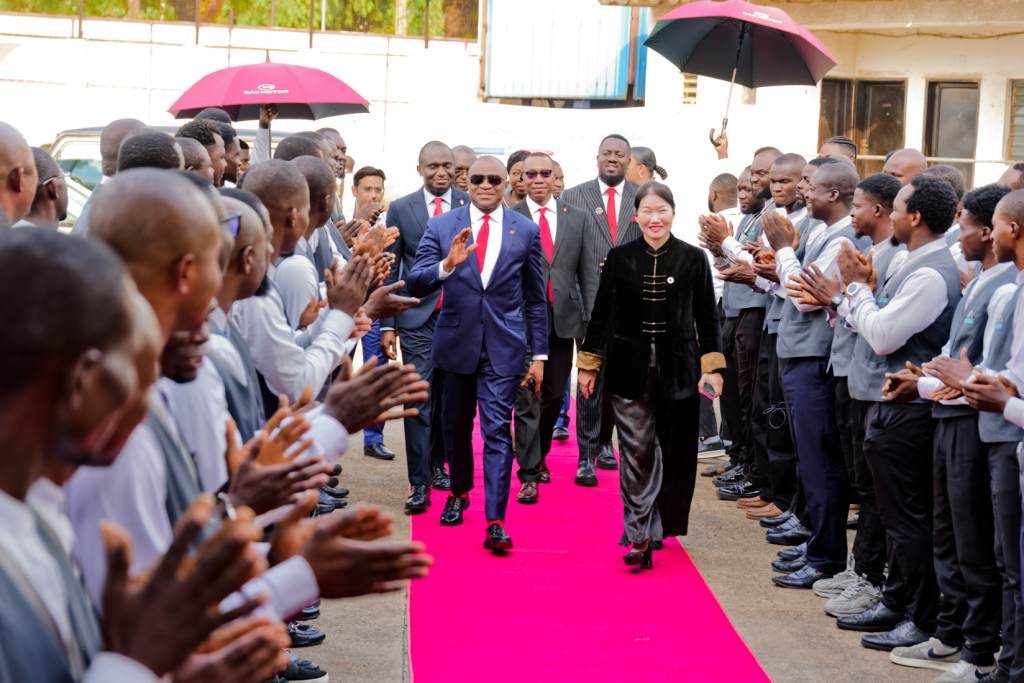 Group Managing Director/CEO, United Bank for Africa(UBA) and Chairman, LagRide, Chief Diana Chen, flagged by LagRide drivers, at the signing ceremony of $100 Million Expansion Facility, strengthening smart mobility, driver asset ownership of over 3,500 cars, financed by UBA in partnership with Lagos State Government and LagRide, held in Lagos on Tuesday.